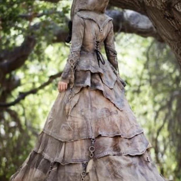 A beautiful guest outfit.