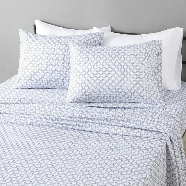 Amazon Basics Lightweight Microfiber 4-Piece Bed Sheet Set, Aqua, Printed, Queen