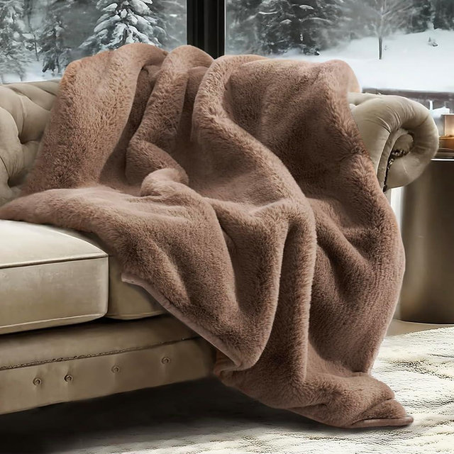EVERGRACEHOME Luxury Soft Faux Chinchilla Fur Throw Blanket for Couch, Warm Thick Heavy Winter Throw Blanket 1220GSM for Bed, Fluffy Cozy Mink Blanket with Reversible Velvet, Tawny Mink, 60"x80"