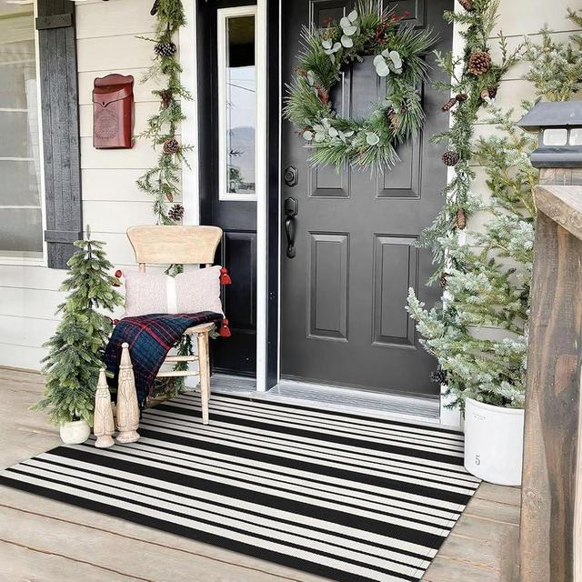KOZYFLY Black and White Striped Outdoor Rug 3x5 Ft Area Rug Washable Front Porch Rug Front Door Mat Cotton Outdoor Doormats Carpet for Front Door Kitchen Entryway Patio Living Room