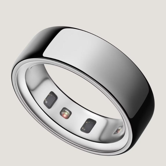 Oura Ring 4 - Silver w/ Free Ring Sizing Kit