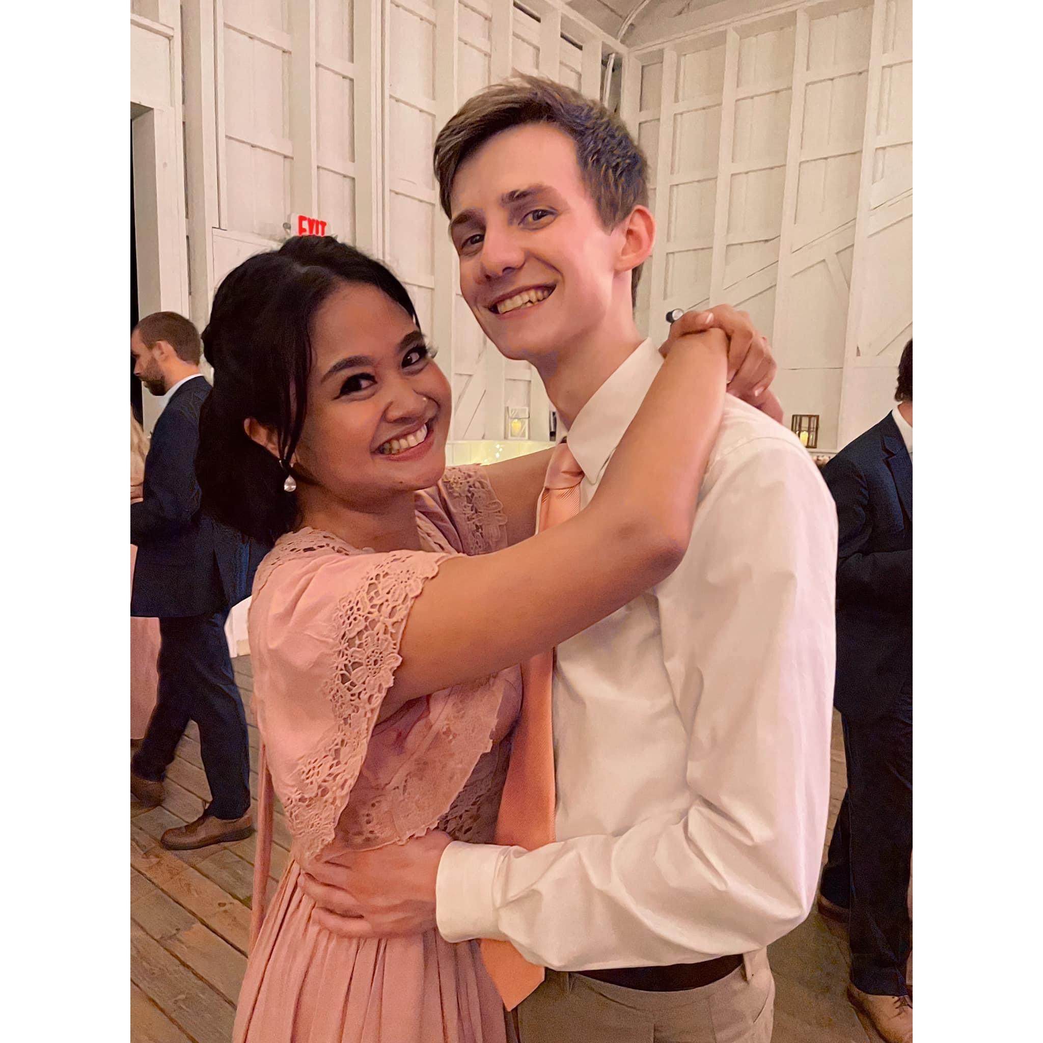Dancing at Melissa (Michelle's cousin) and Matthew's wedding, 2021.