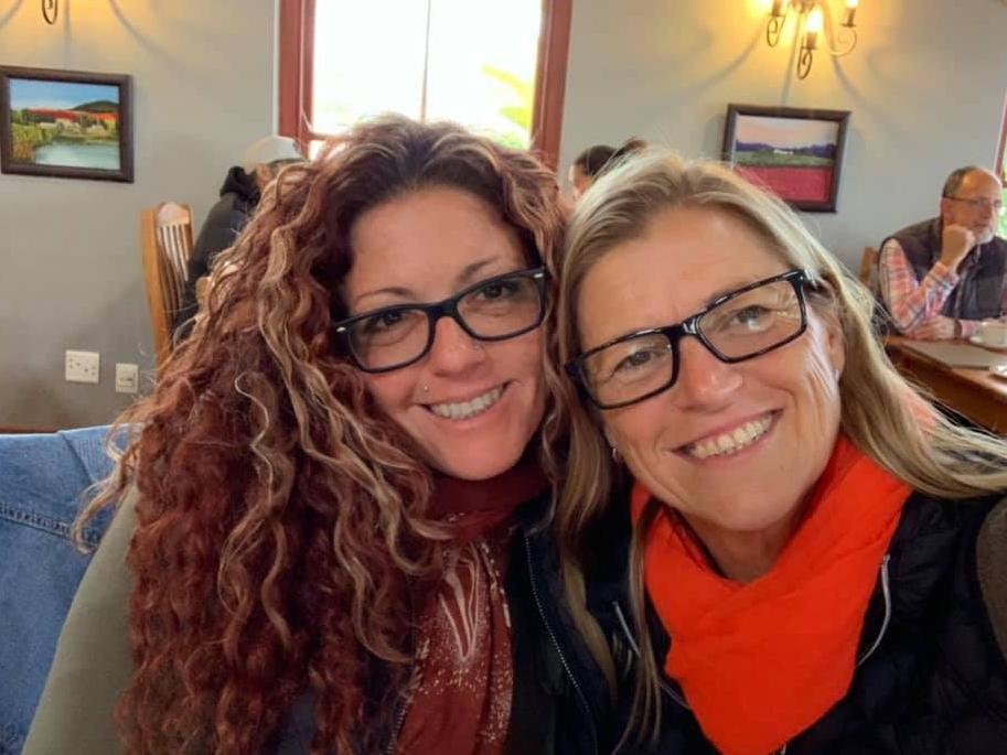 The Wedding Website of Lora Brown and Tracy Williams