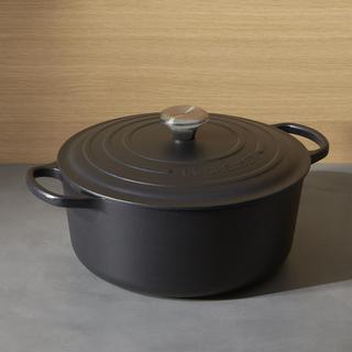 Signature Round Dutch Oven