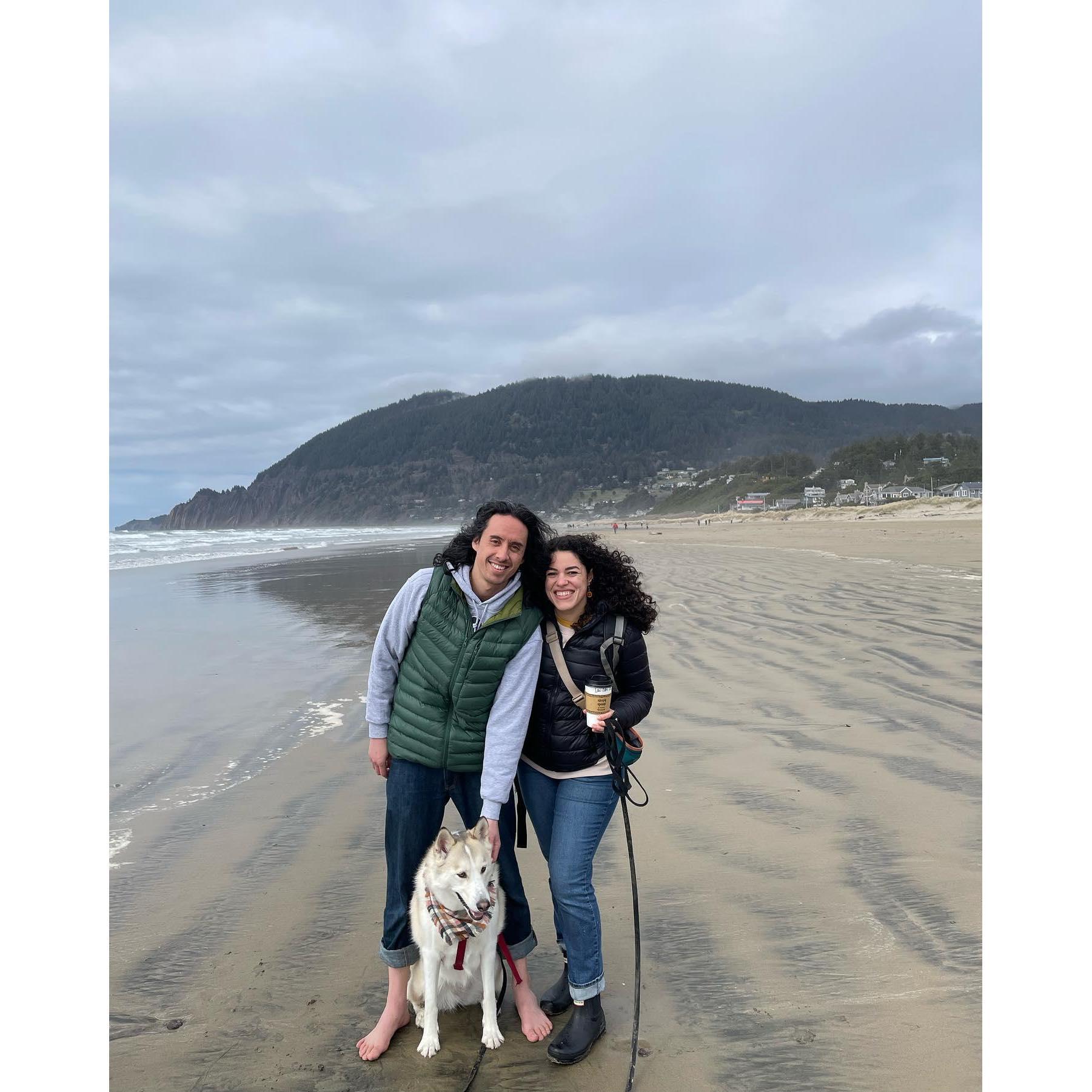 A few months after getting engaged, we headed to the Oregon coast to celebrate with our friends Claire and Nate (who also just got engaged!). This was also Pua's first time at the beach! April 2023