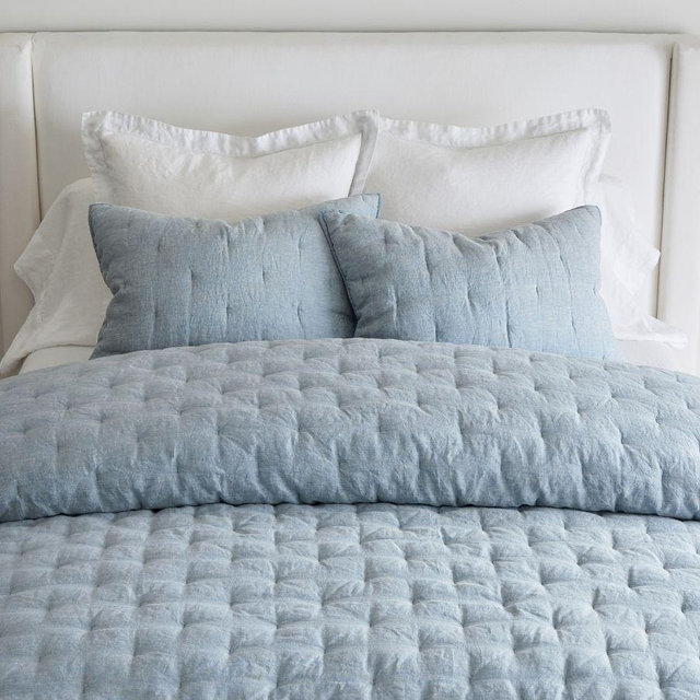 Belgian Flax Linen Tufted Quilt, Chambray, Full/Queen