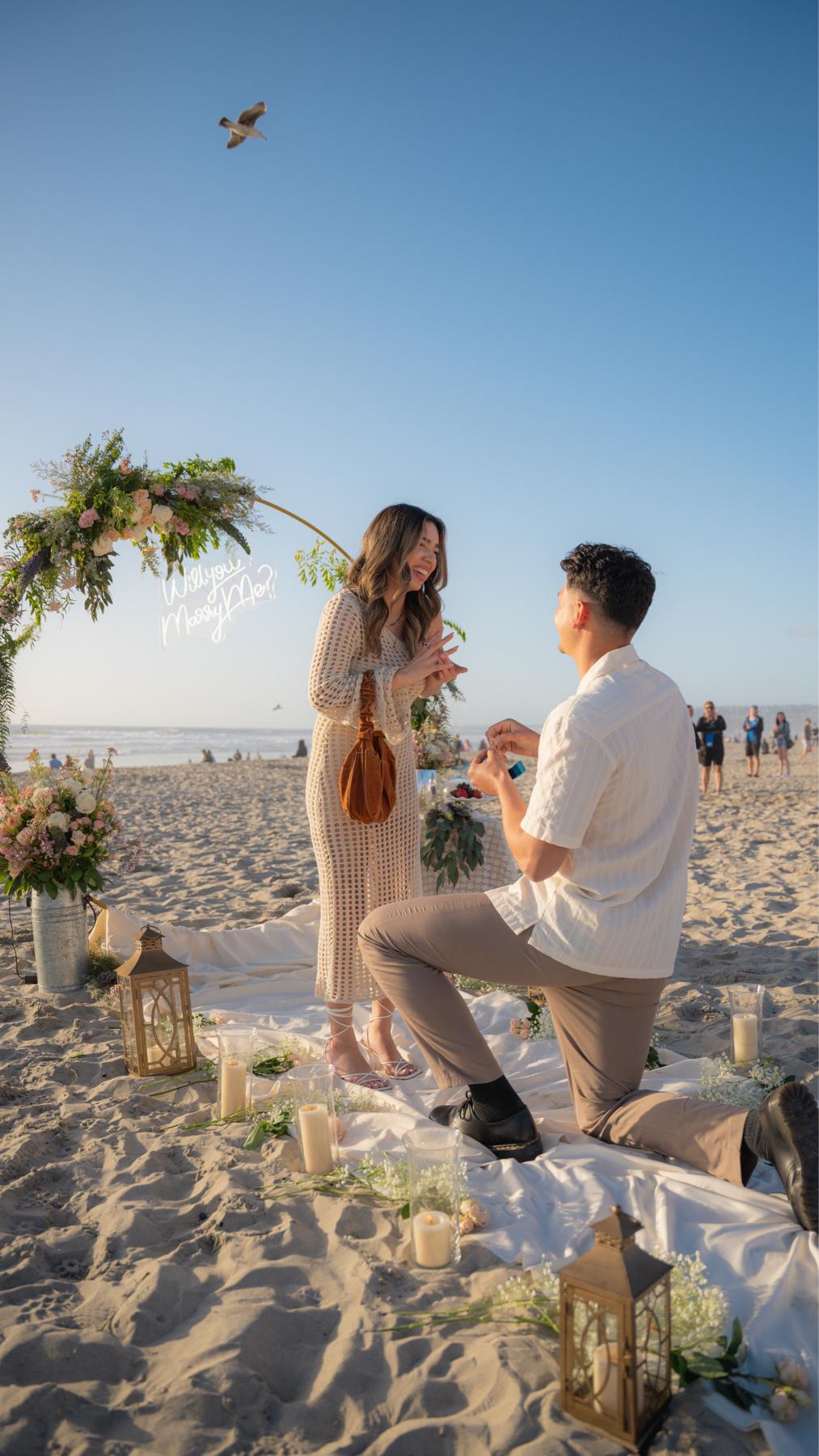 Shortly after catching the bouquet we got ENGAGED 🤍
THE PROPOSAL was magical ✨🤍🌊💍