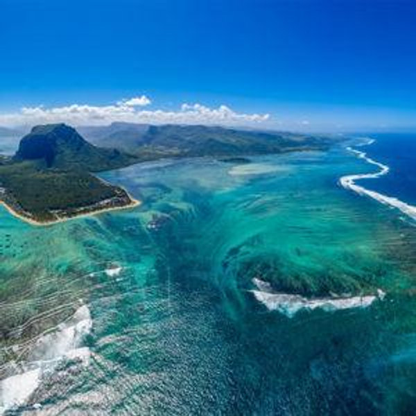 Honeymoon Boat Tour in Mauritius