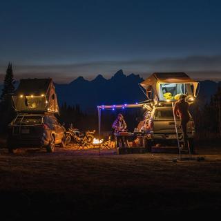 18' Luci Color Solar String Light + Phone Charger