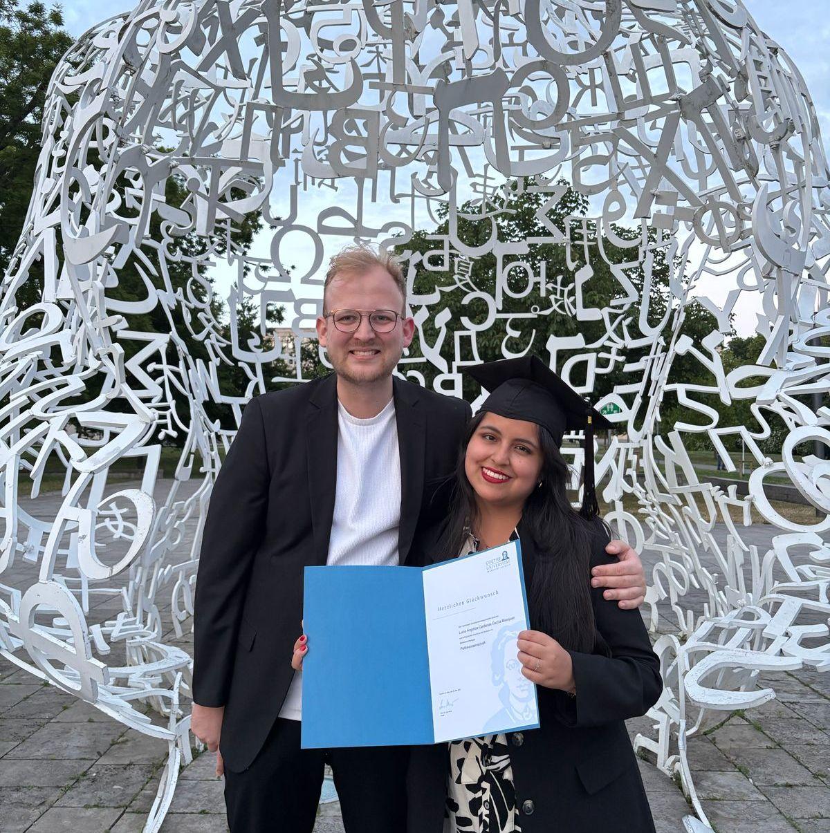Da Lucías Familie einen Ozean entfernt lebt, haben wir schnell gelernt, füreinander Familie zu sein – besondere Momente zu teilen und die Erfolge des anderen mit Stolz zu feiern. 💛