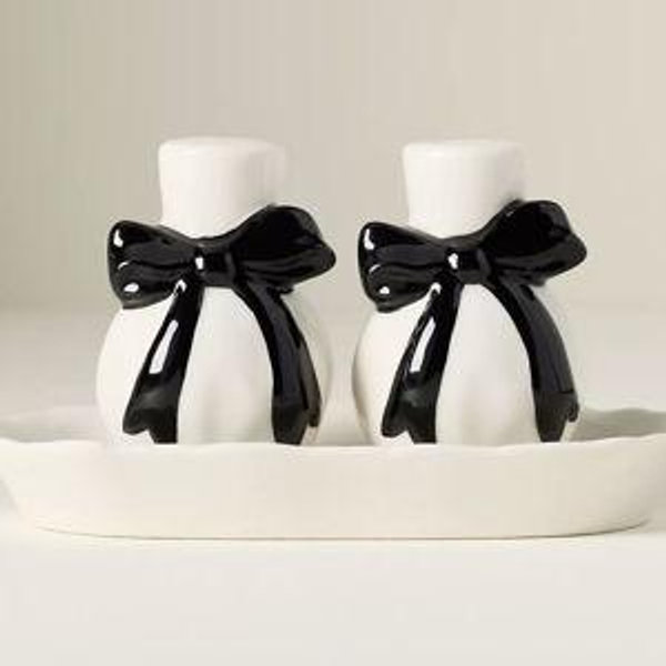 Benedita Stoneware Bow Salt & Pepper Shakers