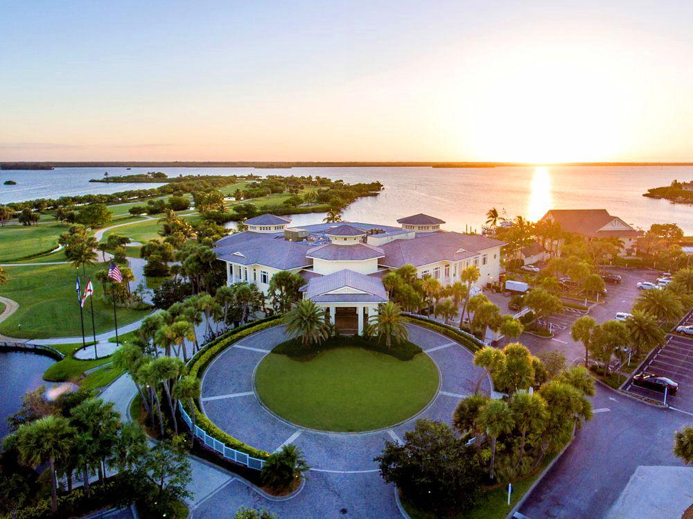 The Wedding Website of Ashley Lynch and Brendan Hessler