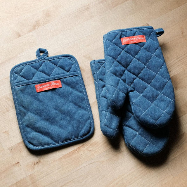 Oven Mitts & Potholder Set