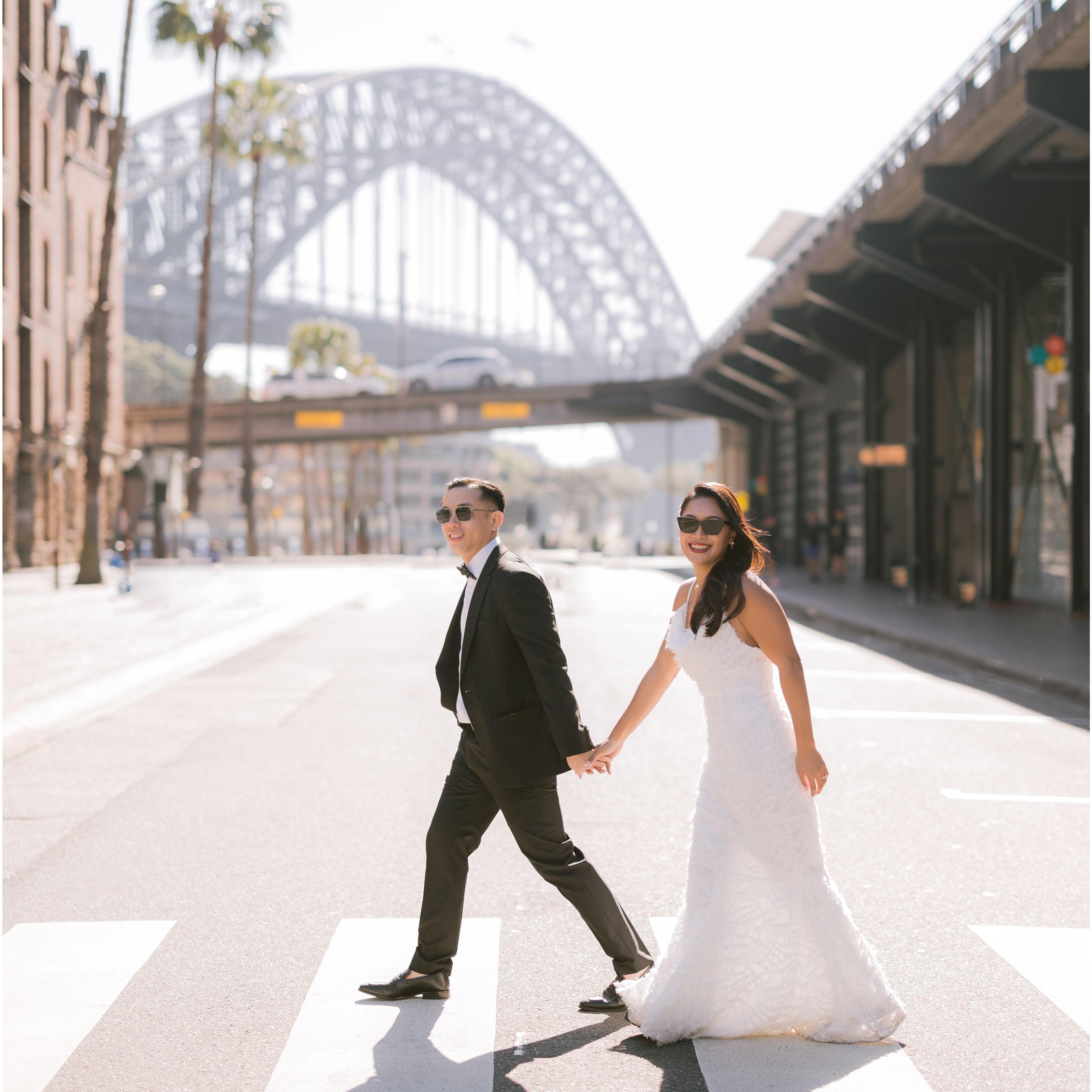 And before we flew back, we said—"let's have a morning stroll around the city in a wedding dress & suit, and grab a beer after"—and so we did. Best stroll ever.
