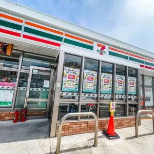 Late night Japanese 7-11 run