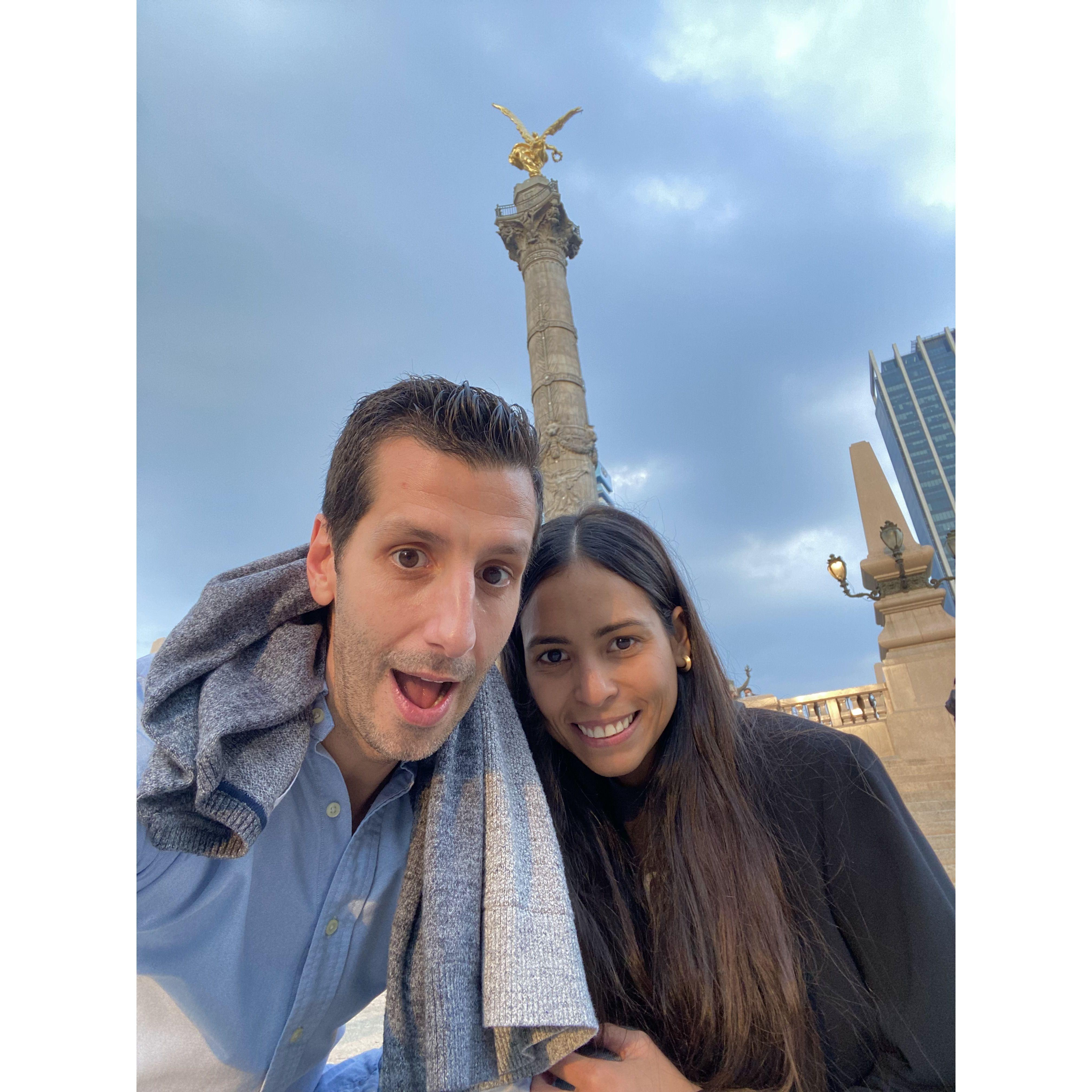 Alex viviendo la experiencia de sacar el pasarporte venezolano (viaje planeado 4 horas antes)