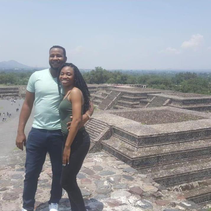 Two daring adventurers  at the Aztec pyramids of the sun and the moon a San Juan Teotihuacanihuacan, Mexico