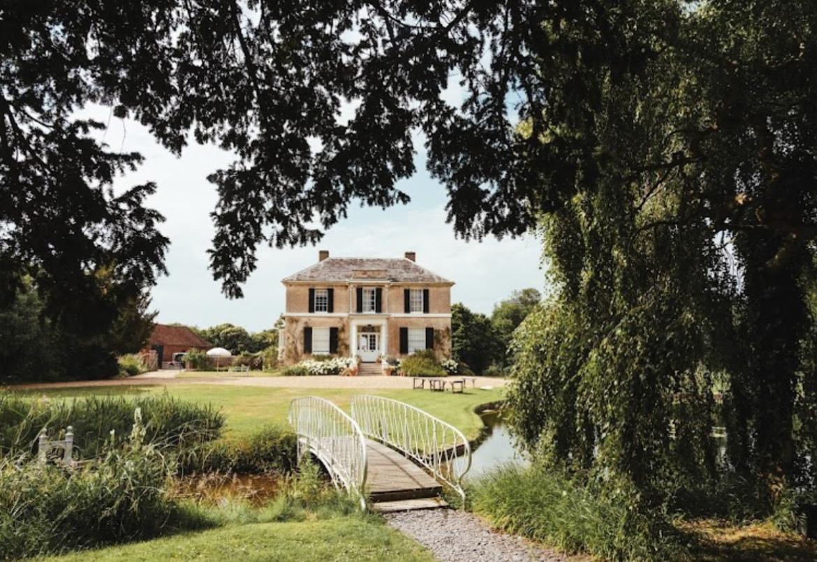 The Wedding Website of Thomas Mills and Ellie Fox