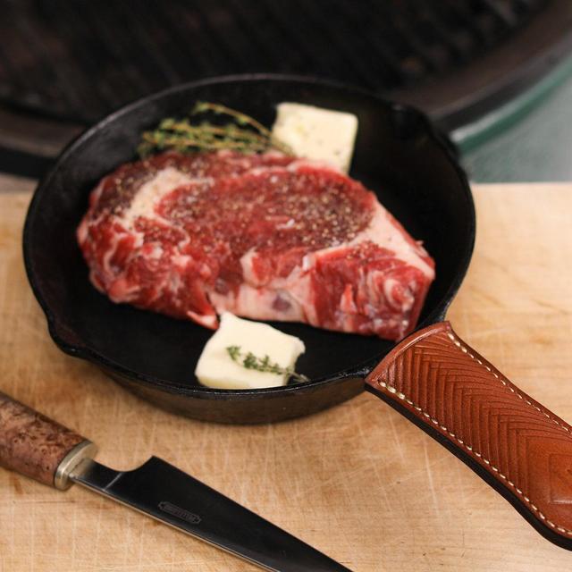 Leather Skillet Handle Cover-Cast Iron pan, Personalized Skillet Socks, Leather Handle Cover, Gift for Dad, Christmas Gift, Handle Potholder
