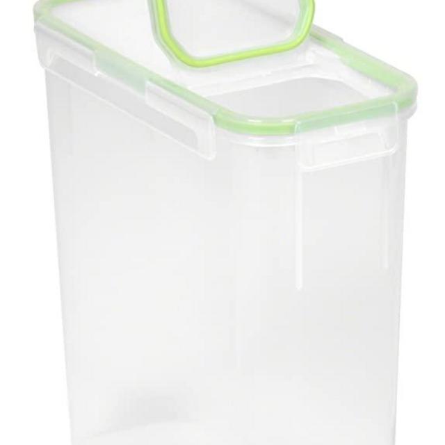 Snapware Airtight 15.3-Cup Slim Rectangular Food Storage Container with Fliptop Lid, Clear