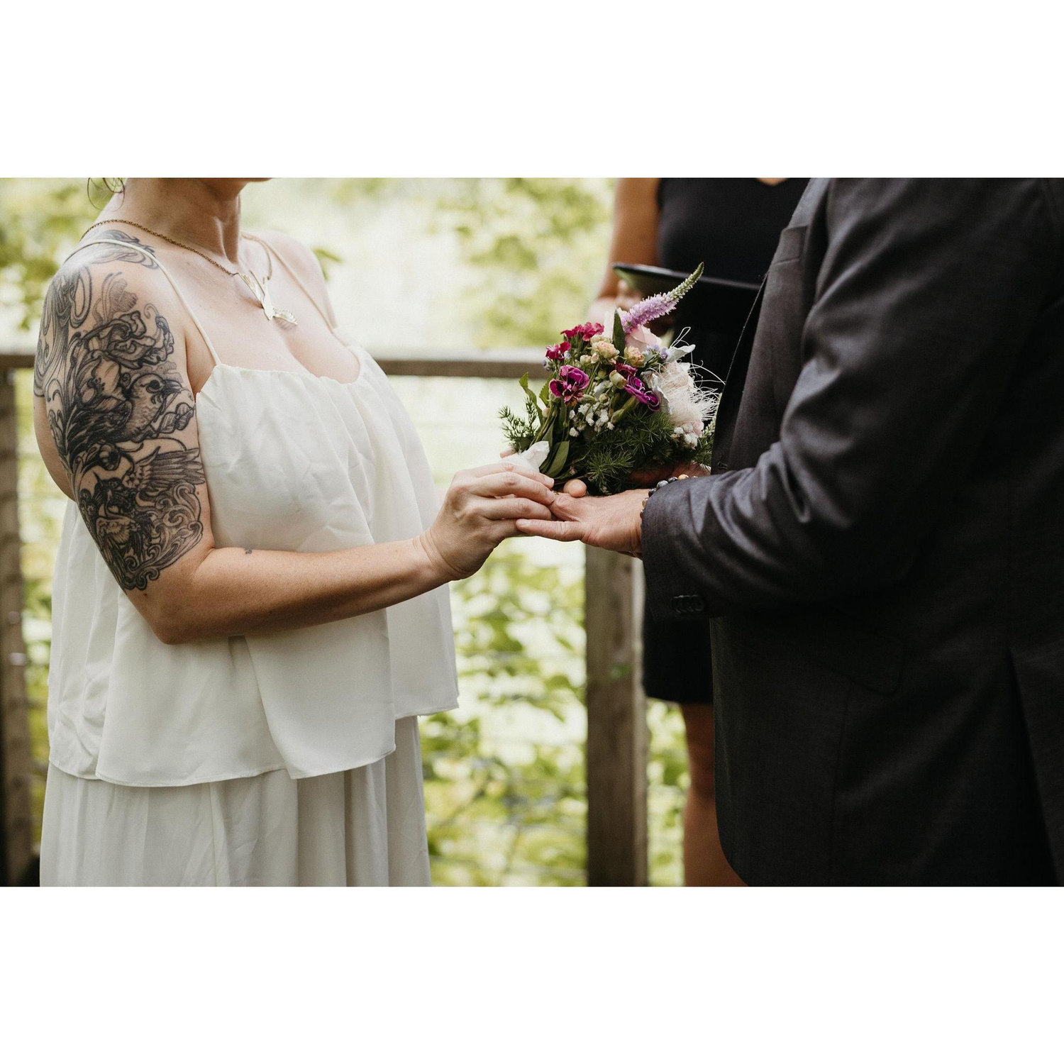 Leann gives Jared his ring.