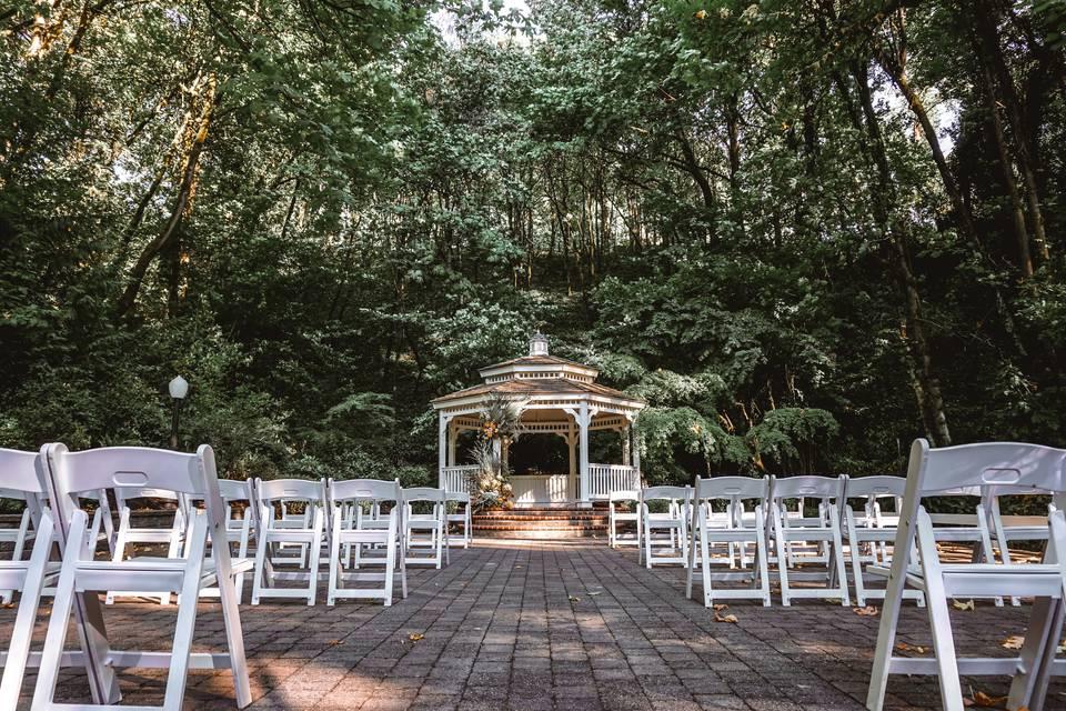 The Wedding Website of Salyna Blue and John Nunnelee