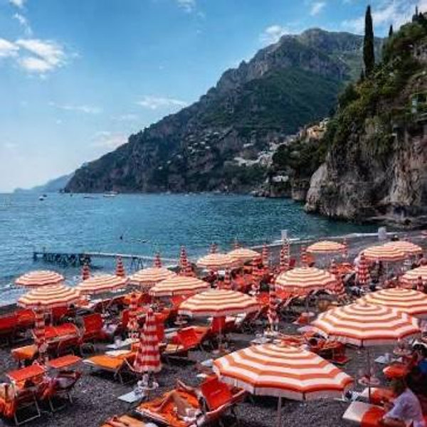 Beach Club-Loungers, spritzes & vibes