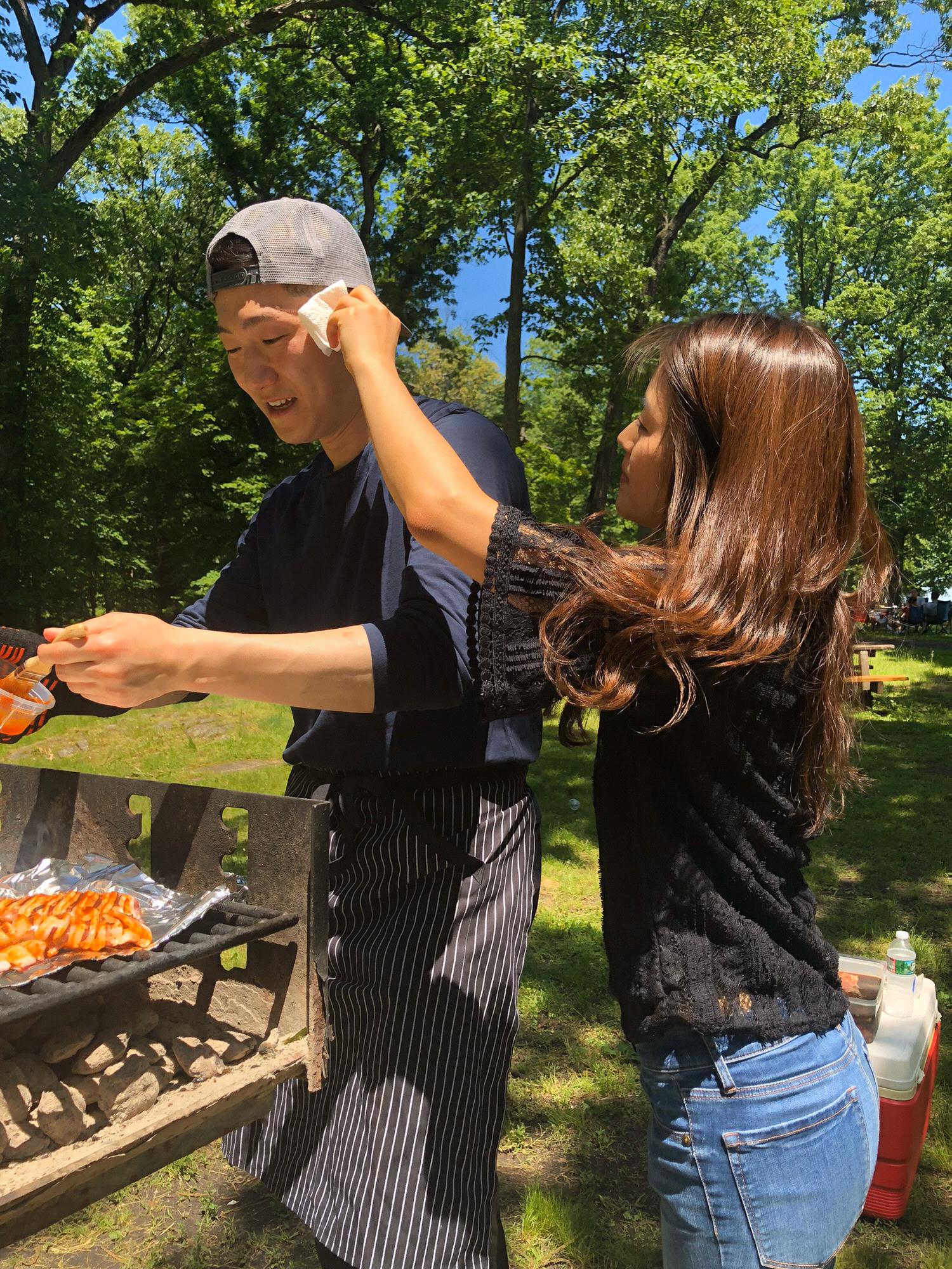 5.27.2019
My mom said, "Don't just sit there and wait for him to bring you food. Go and help him!" 

요섹남, 내조녀 ㅎㅎㅎ
