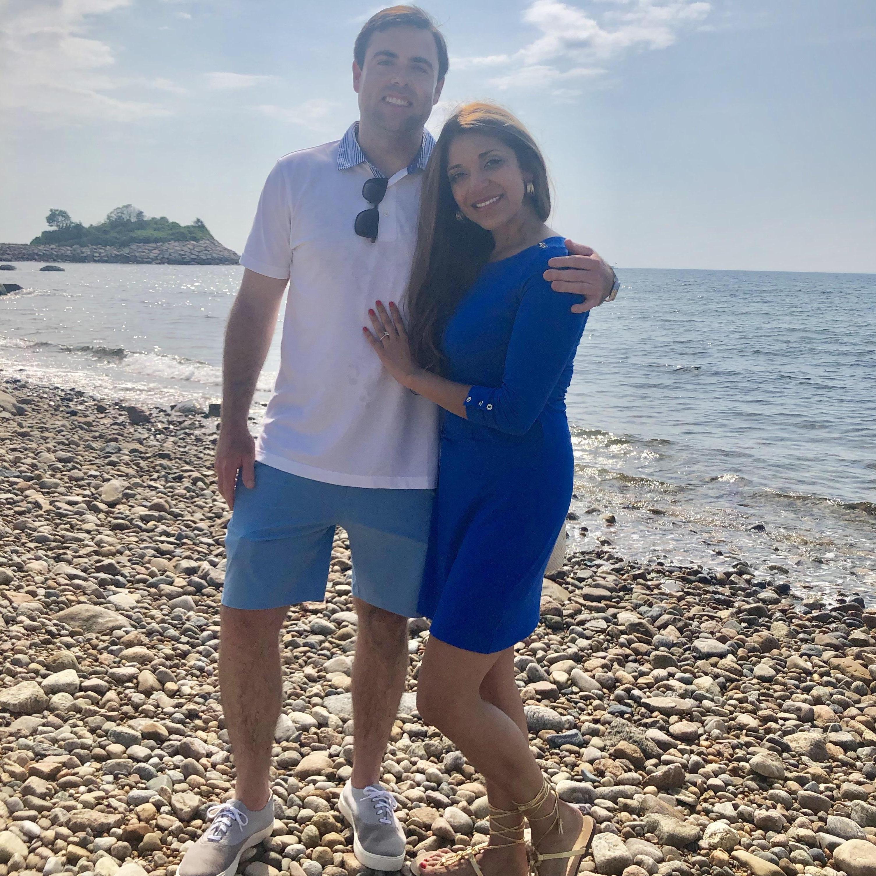 Where he popped the question, and she said YES!

Donde el le propuso matrimonio, y ella dijo que SI!