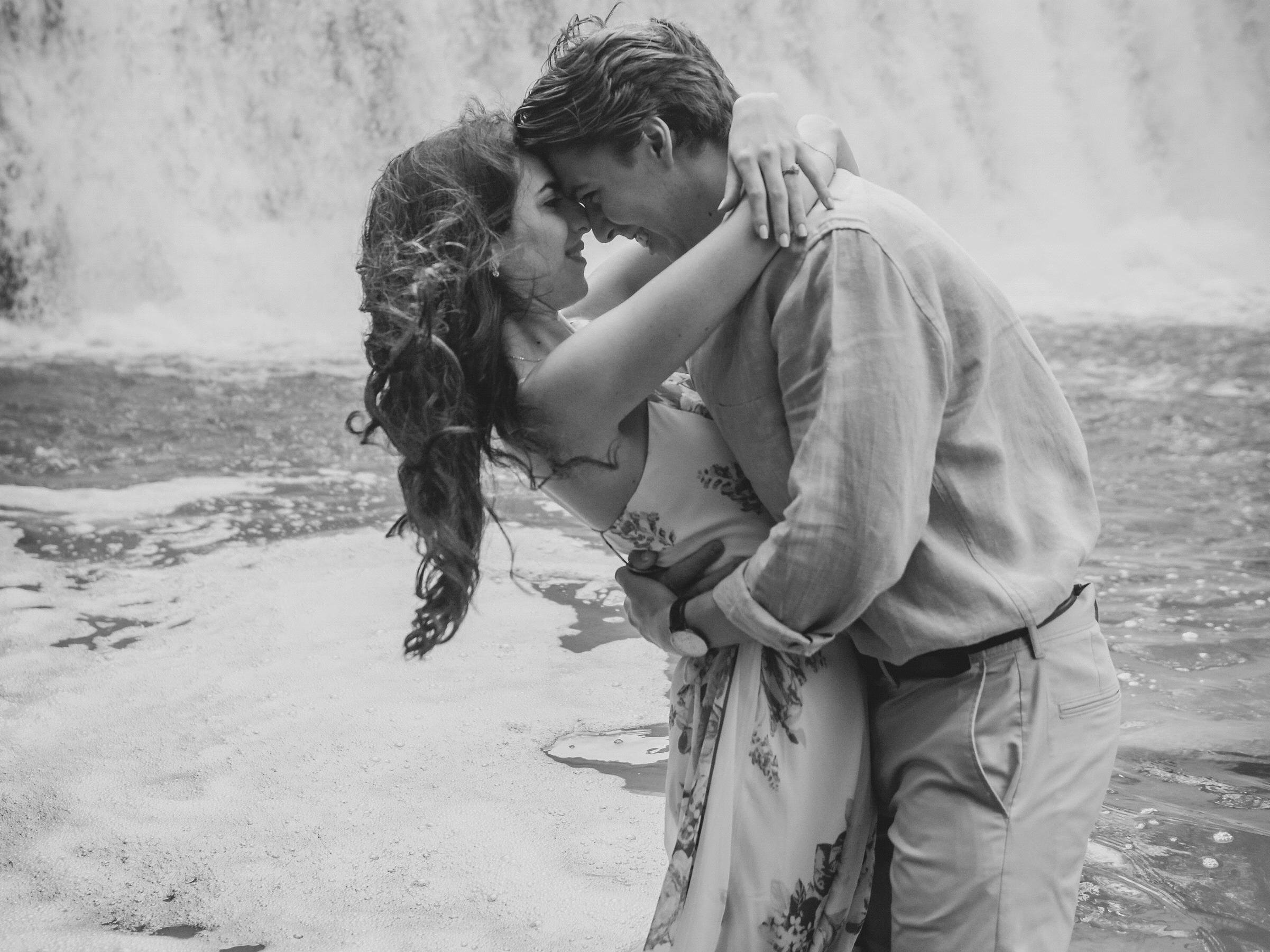 The Wedding Website of Juana Aya and Paul Hutton