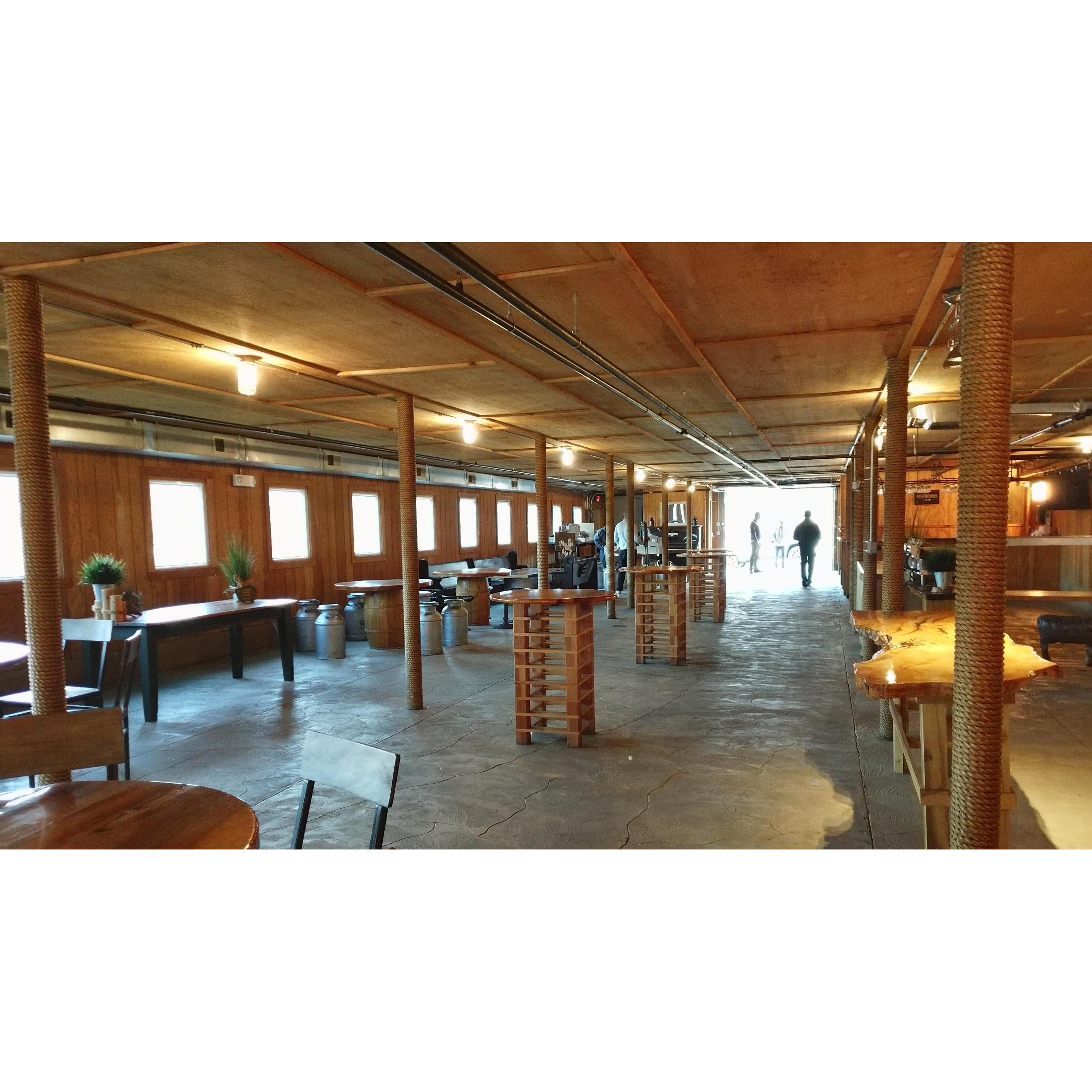 The Barn at Perona Farms
Cocktail Hour Space 
Level 1