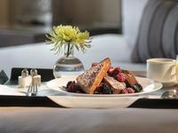 10 Below Restaurant & Lounge