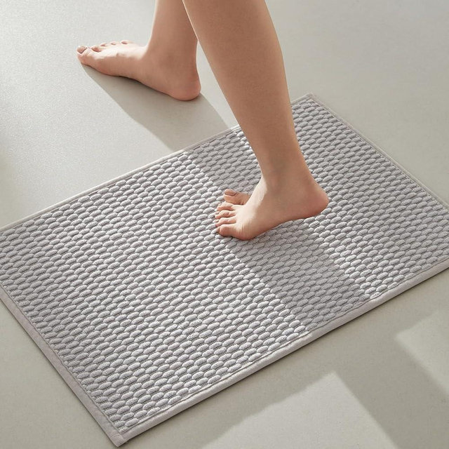 Bathroom Rugs Non Slip Washable, Super Absorbent Thin Bath Mat Small Quick Dry Low Pile Bathroom Rug, Light Grey 16"x24"