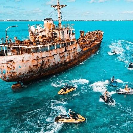 Jet Skiing around La famille ship and smaller pristine cays in Turks and Caicos