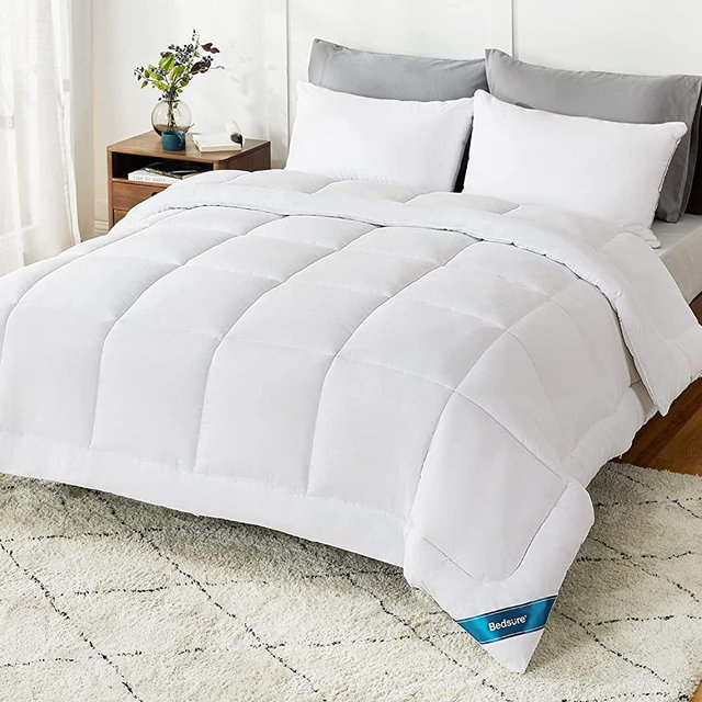 Bedsure Twin XL Comforter for College Girls, Boys - Down Alternative Twin XL Duvet Insert, Quilted All Season White Comforter Twin XL with Corner Tabs