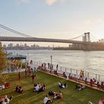 🌉 take a walk in Domino Park