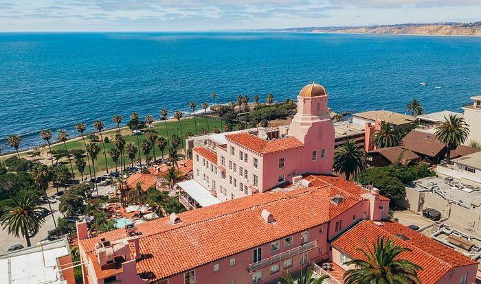 The Wedding Website of Hannah Bradford and Dillon Roe