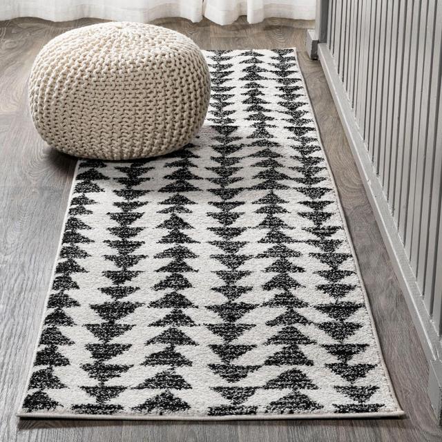 2'x8' Aisha Moroccan Triangle Geometric Runner Rug, Cream - JONATHAN Y