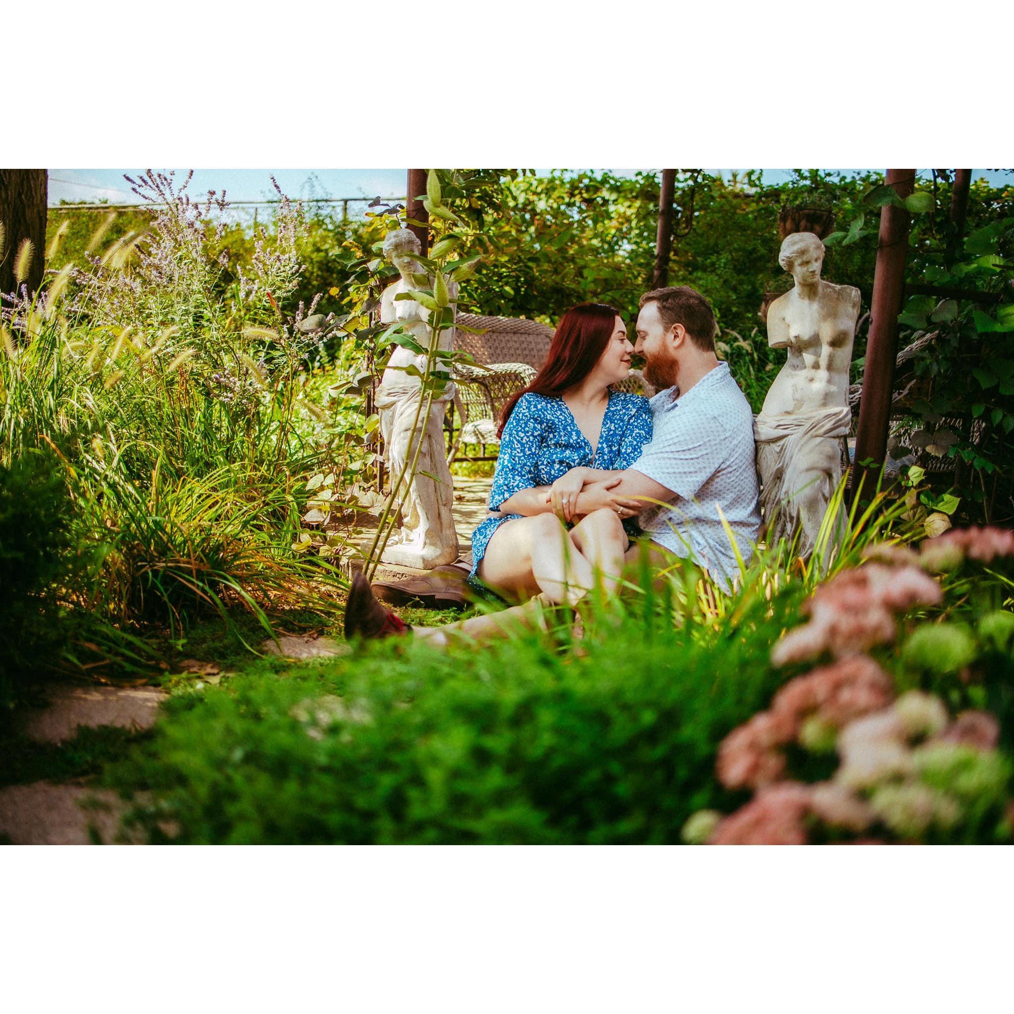 Engagement photos in Omaha, NE. Photos: Jesi Lee Photography