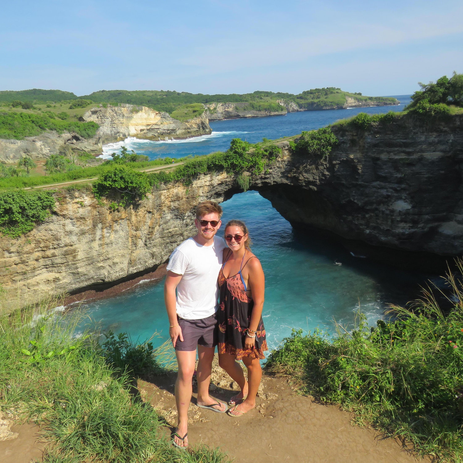 Nusa Penida, Indonesia
04/06/2019
Caroline and I rented a moped to explore this little island off of Bali. It was quite the journey to get to Broken Beach as the majority of the island is unpaved.
