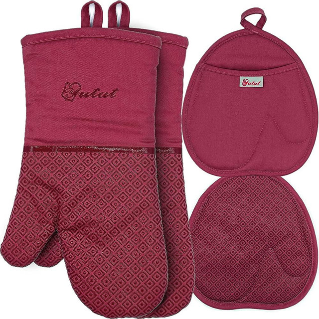 Pot Holders and Oven Mitts Sets 4Pcs, High Heat Resistant Gloves and Potholders, YUTAT Non-Slip Grip Hot Pads with Food Grade Silicone Texture, Perfect for Kitchen Cooking Baking BBQ, Red