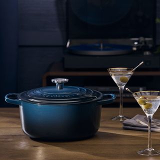 Signature Round Dutch Oven
