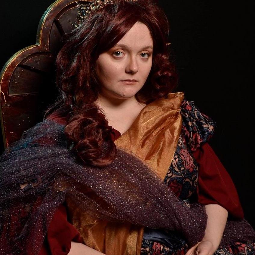 how Julia would've looked as her character when they first met.