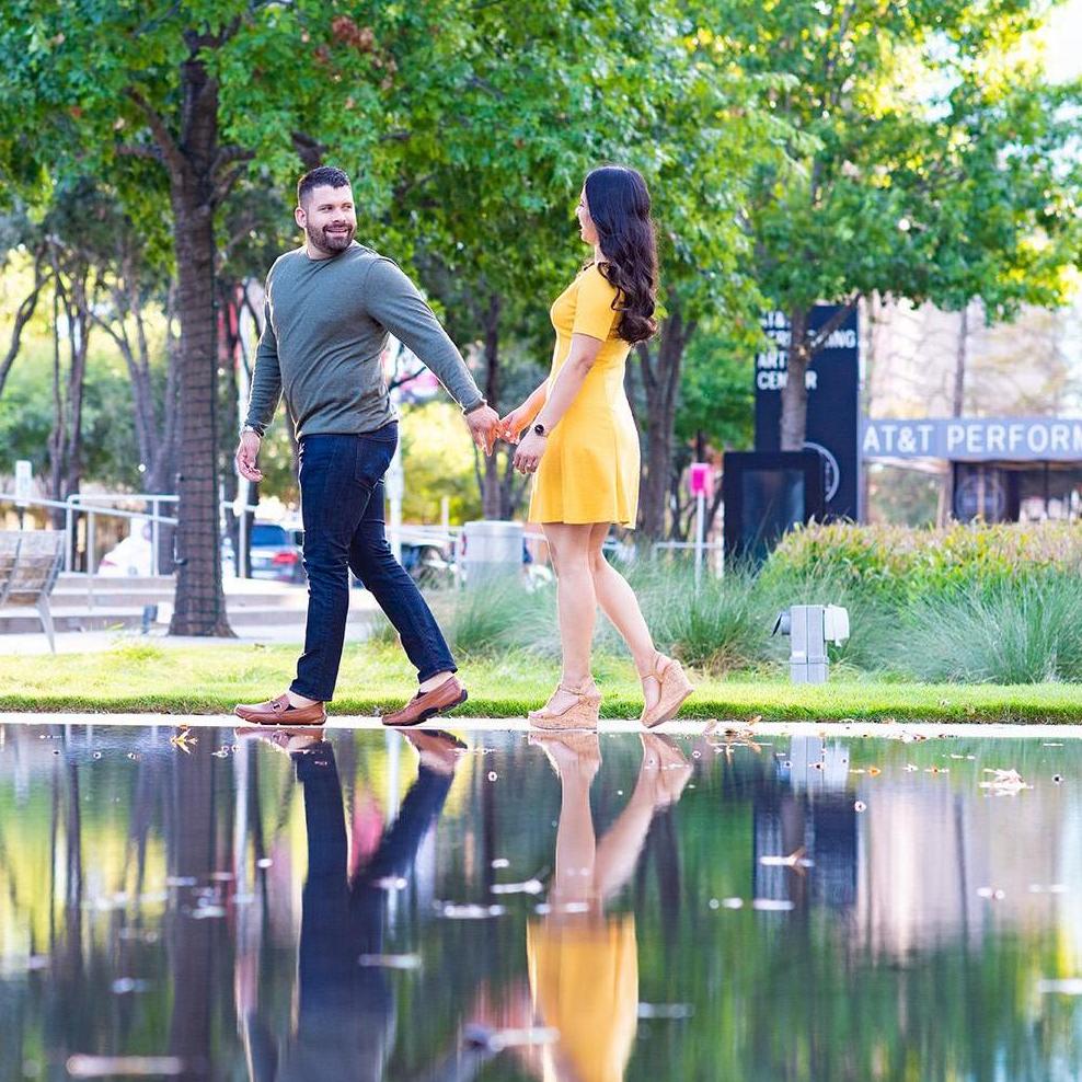 Esta foto es en el centro de Dallas, donde hemos caminado en muchas ocasiones.