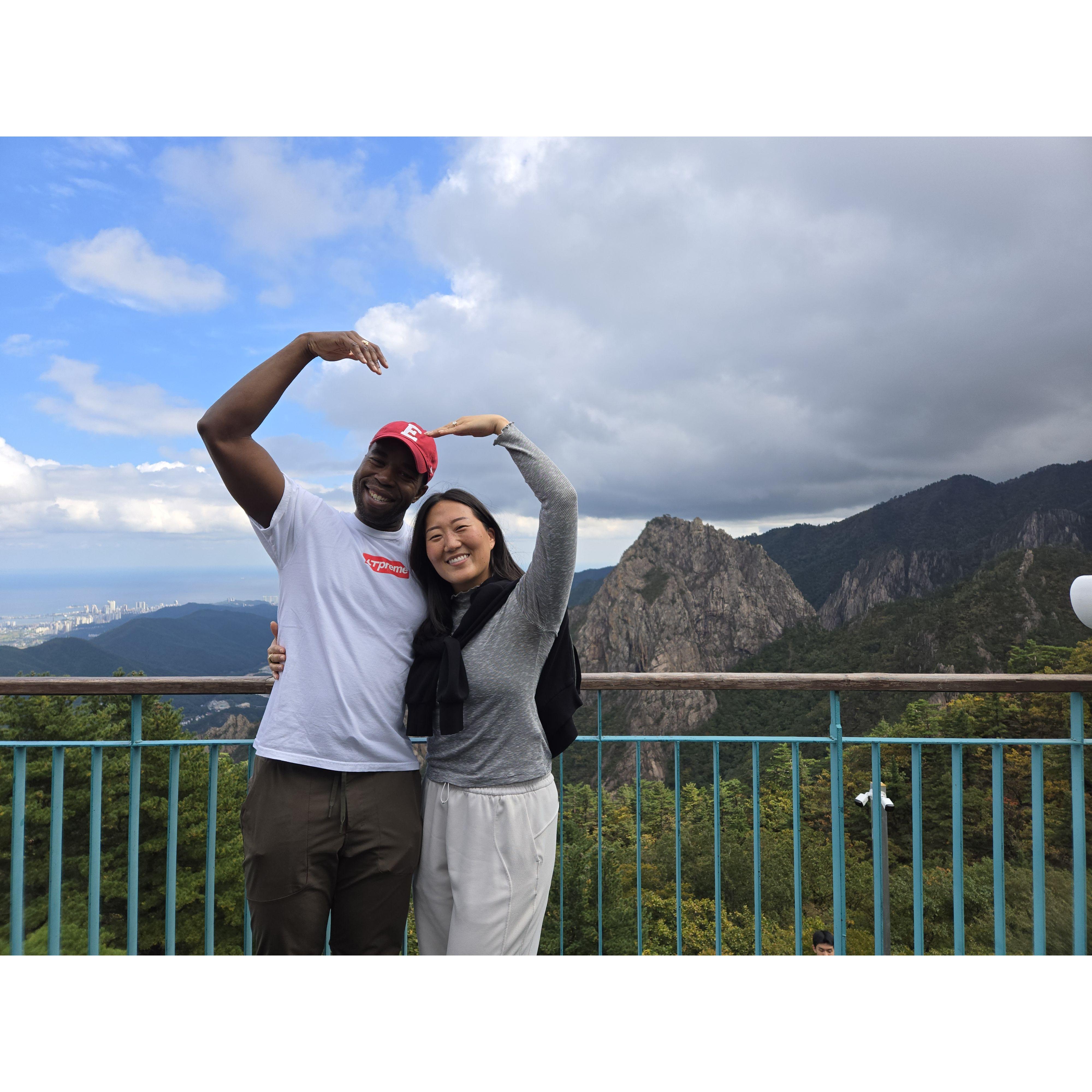 October 2024 at μ€μ
μ° (Seoraksan National Park) in Sokcho, South Korea -- No blizzard at summit this time π