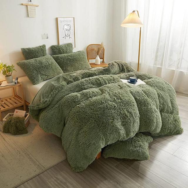 XeGe Cozy Plush Shaggy Duvet Cover Luxury Soft Fluffy Furry Solid Color Boho Bedding for Girls Women Bedroom (1 Faux Fur Fuzzy Comforter Cover), Zipper Closure (Queen Size, Sage Green)