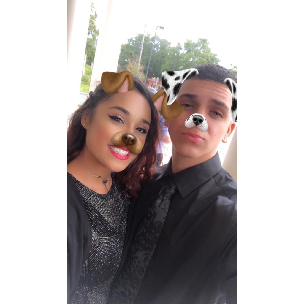 At our first wedding together, my cousin's wedding. Nuestra primera boda juntos, la de mi primo.