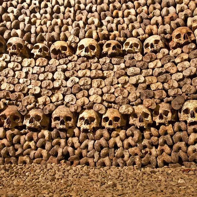 2 tickets to tour the Catacombs