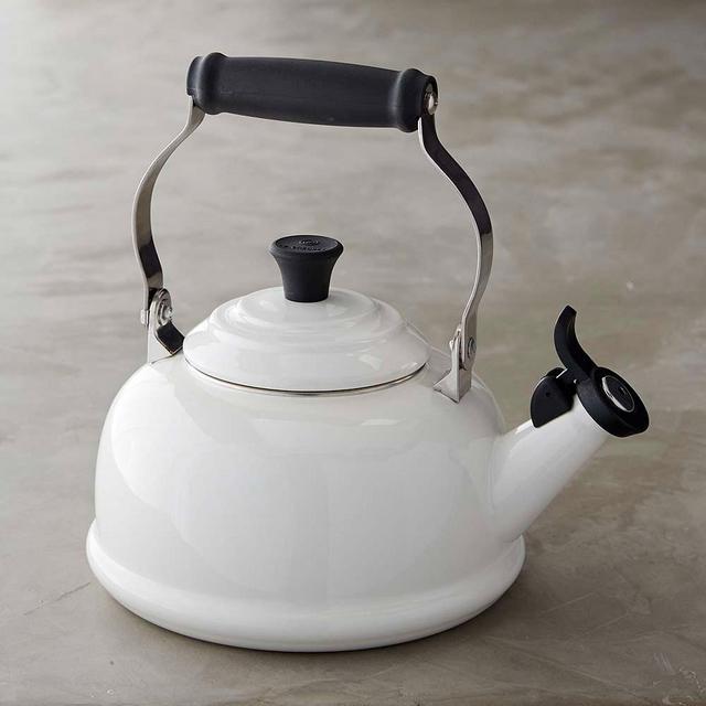 Le Creuset Whistling Teakettle, Matte White