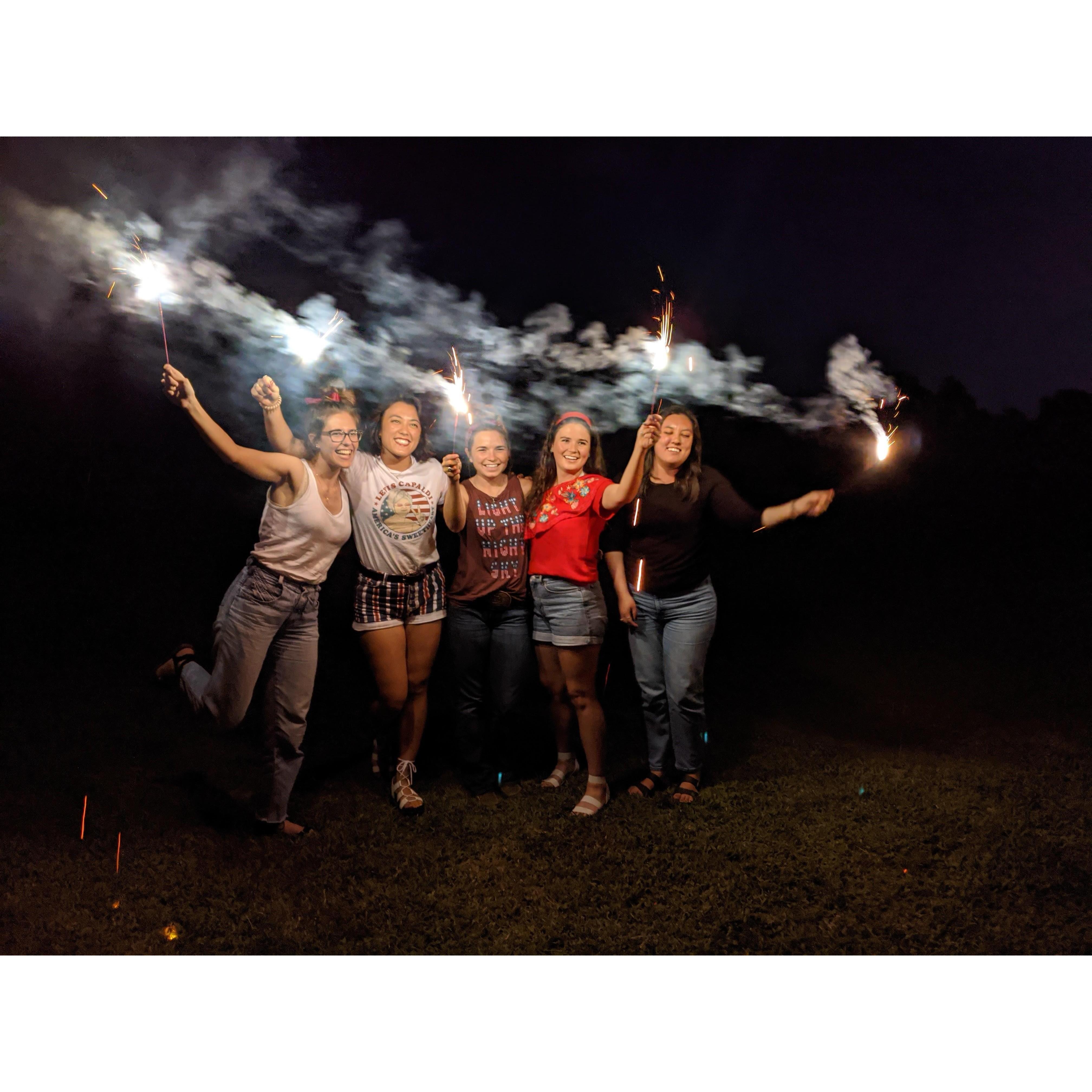 Celebrating the 4th of July with sparklers and friends [7/4/20]

Fête du 4 juillet avec des feux d'artifices et nos amis [4/7/20]

(Lucille, Priscilla, Caleigh, Sami, Hannah)